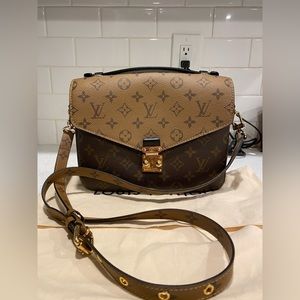 Authentic Louis Vuitton Pochette Métis Reverse